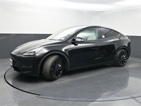 Used 2022 Tesla Model Y Performance image 19