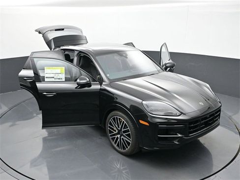 New 2026 Porsche Cayenne Turbo image 34