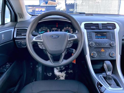 Used 2015 Ford Fusion SE image 6
