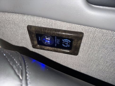 Used 2020 GMC Savana 2500 Extended w/ Enhanced Convenience Package image 34