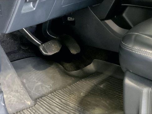 Used 2022 Ford Expedition XLT image 22