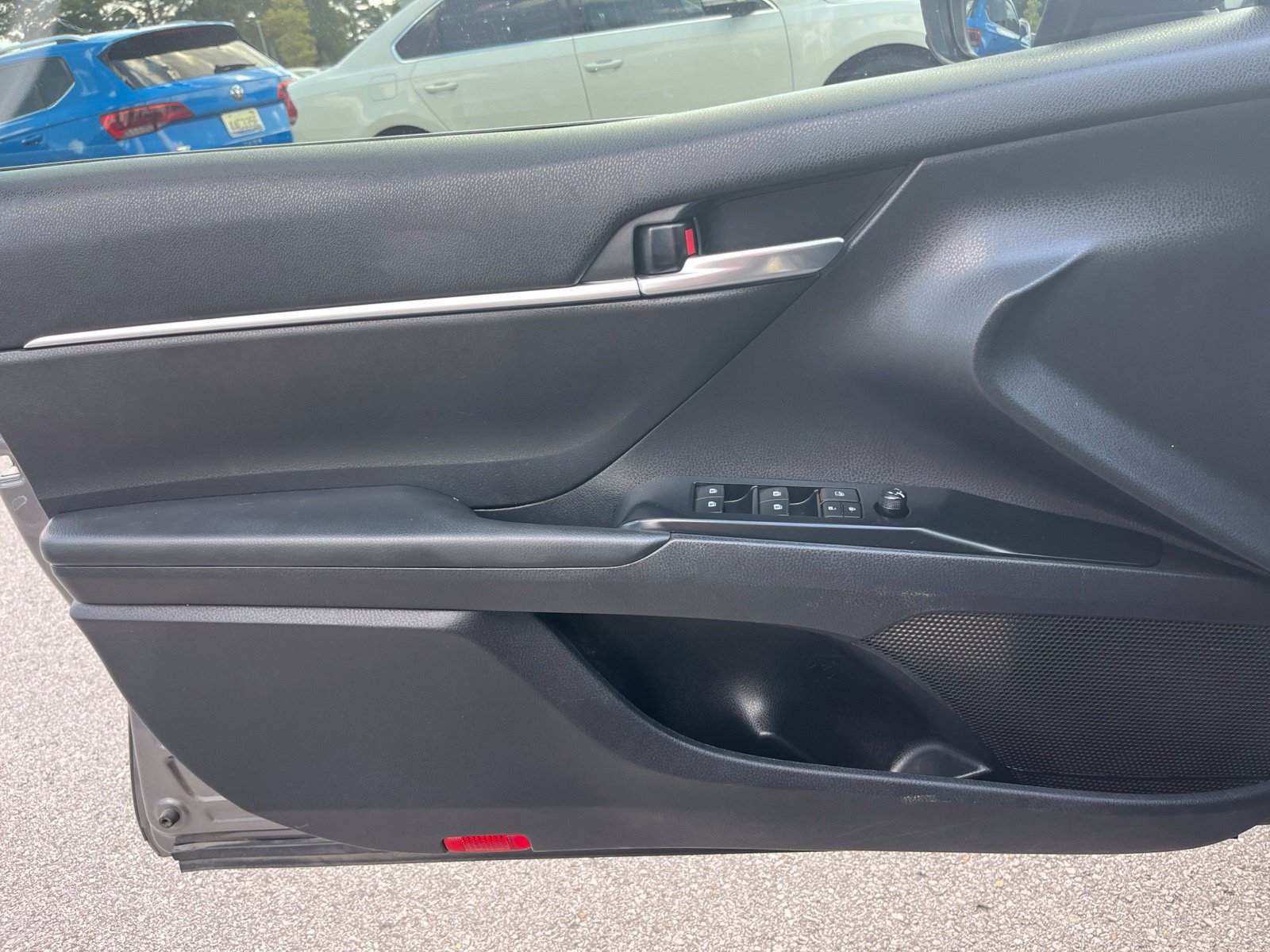 Used 2020 Toyota Camry SE FWD image 12