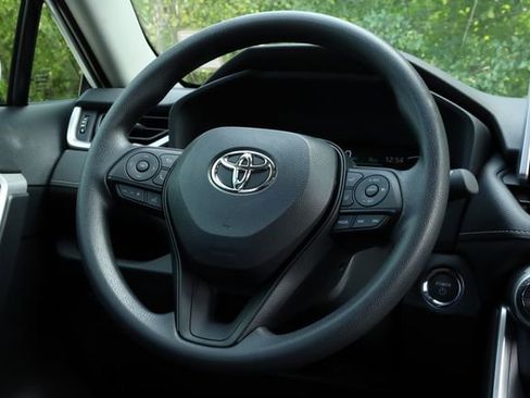 Used 2025 Toyota RAV4 XLE image 32