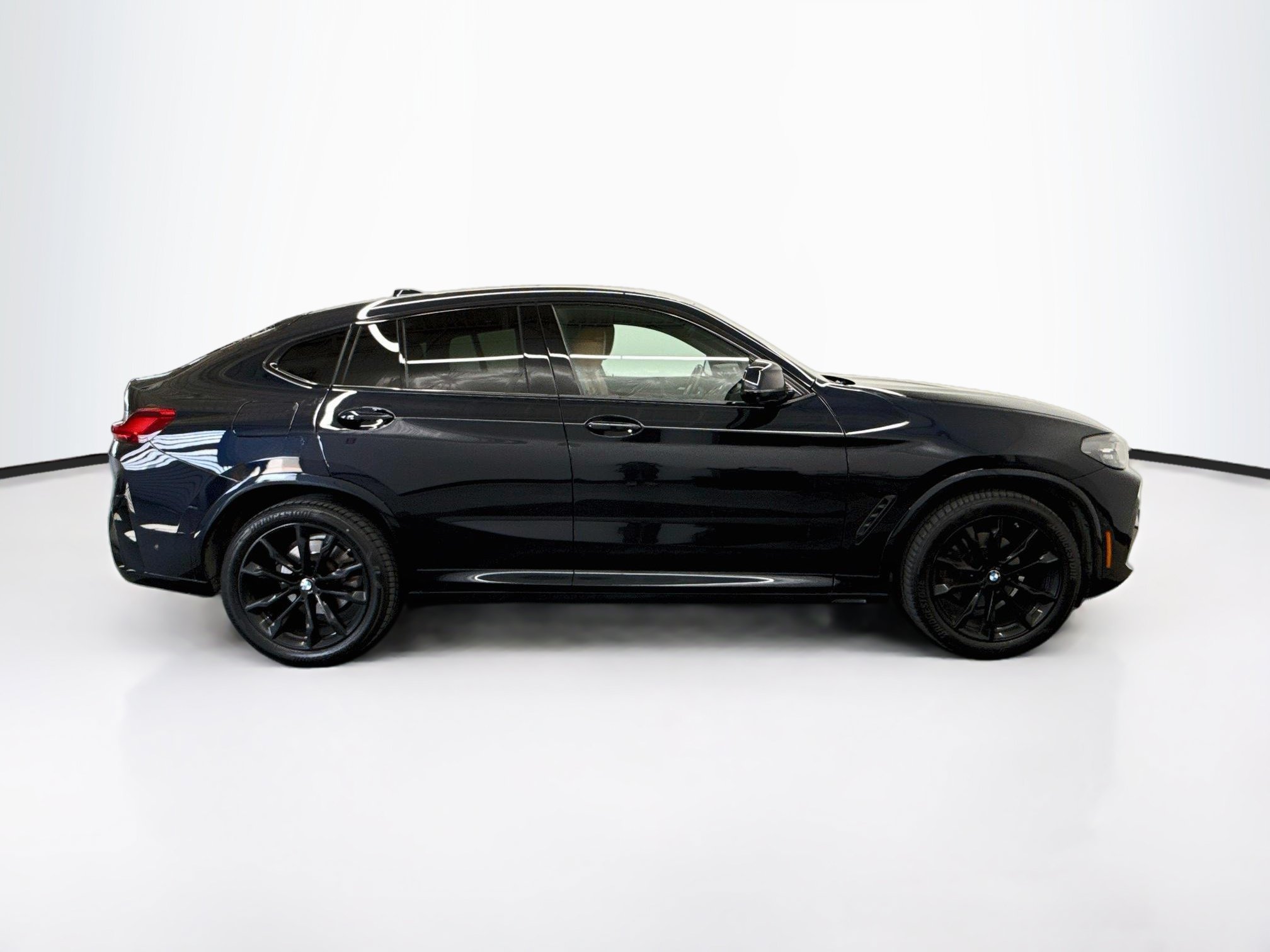 Used 2024 BMW X4 xDrive30i w/ Premium Package AWD/4WD image 10