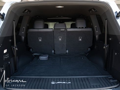 Used 2024 Lexus LX 600 4WD w/ Appearance Package image 11