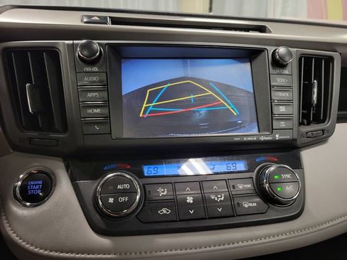 Used 2018 Toyota RAV4 XLE FWD image 16