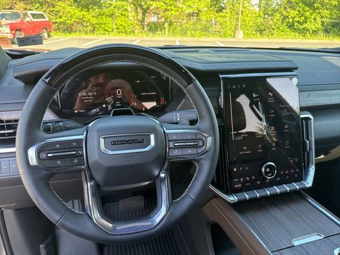 New 2026 GMC Acadia Denali Ultimate w/ LPO, Floor Liner Package AWD/4WD image 18