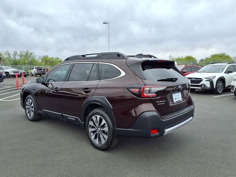 Used 2025 Subaru Outback Limited AWD/4WD image 12
