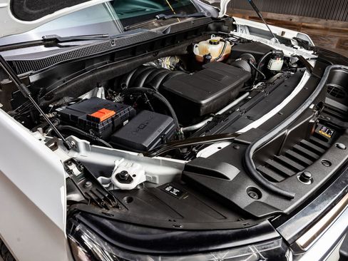 Used 2023 Chevrolet Suburban High Country image 43