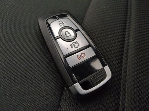 Used 2020 Ford Fusion SE image 32