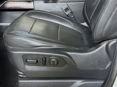 Used 2020 GMC Sierra 1500 SLT image 16