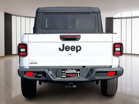 New 2025 Jeep Gladiator Sport image 4