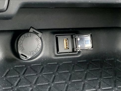 Used 2021 Toyota RAV4 LE AWD/4WD image 16