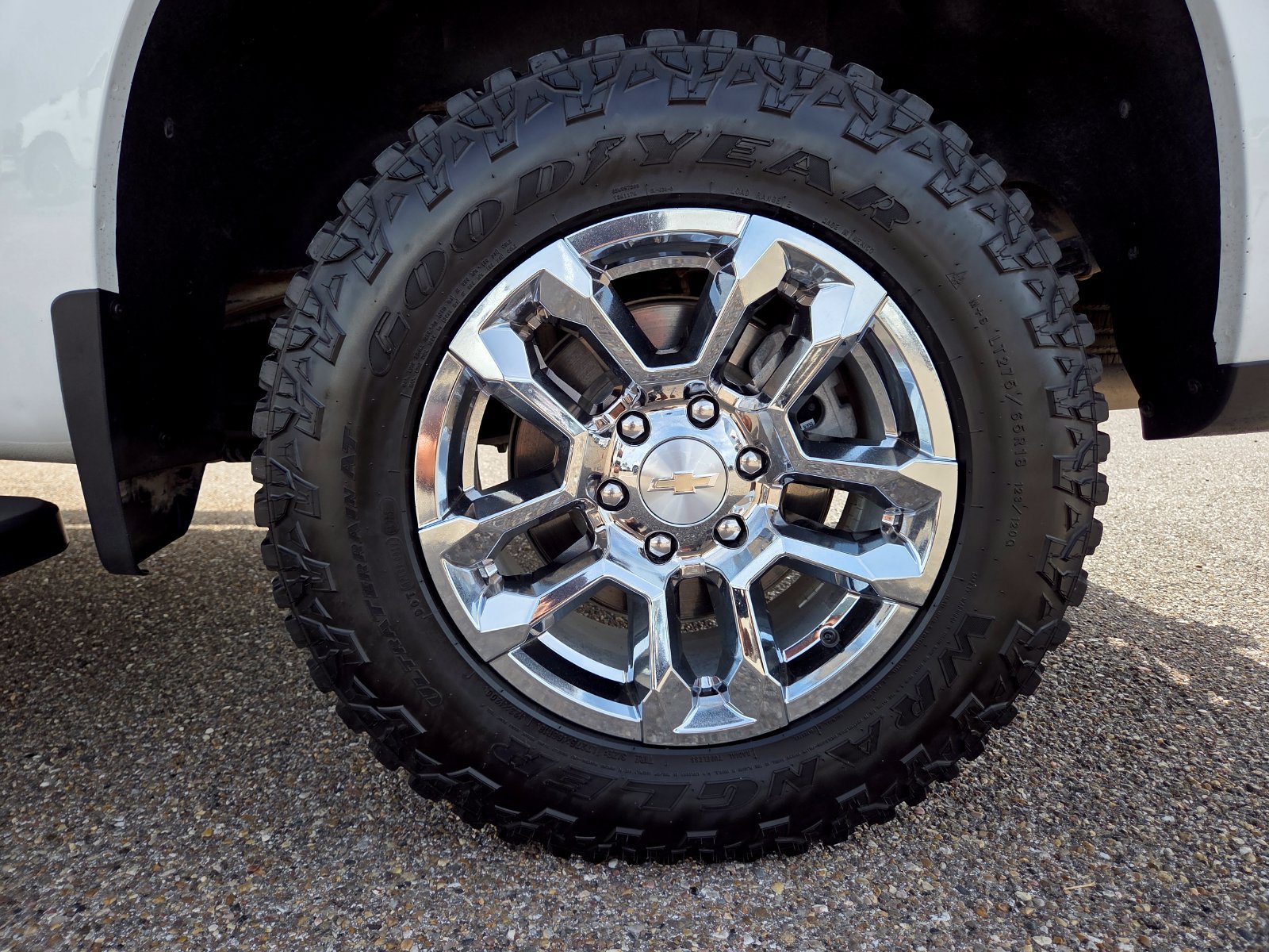 Used 2025 Chevrolet Silverado 1500 LTZ w/ Z71 Off-Road Package AWD/4WD image 11