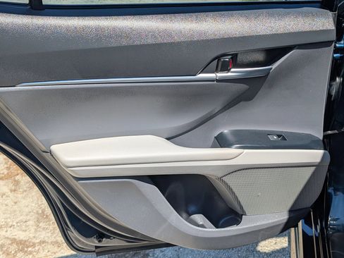 Used 2018 Toyota Camry SE FWD image 30