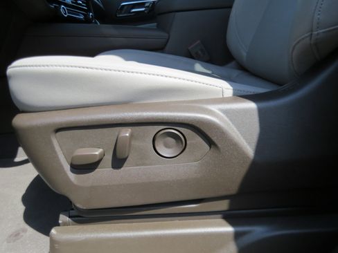 Used 2025 Chevrolet Tahoe LT w/ Comfort Package AWD/4WD image 19