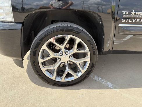 Used 2011 Chevrolet Silverado 1500 LT w/ Texas Edition RWD image 10