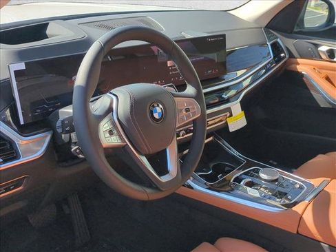 Used 2026 BMW X7 xDrive40i AWD/4WD image 3