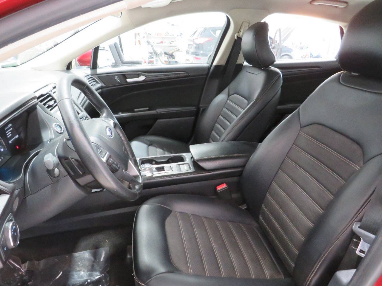 Used 2018 Ford Fusion SE w/ Equipment Group 201A FWD image 13