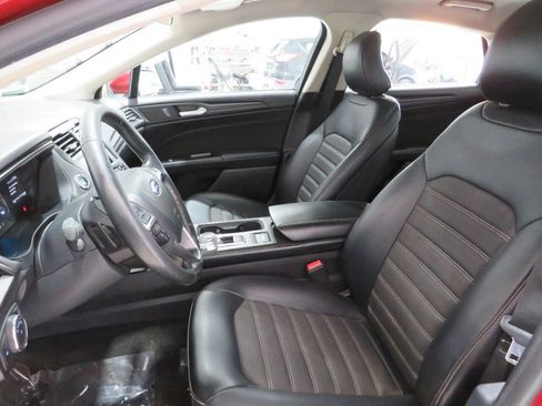 Used 2018 Ford Fusion SE w/ Equipment Group 201A FWD image 13