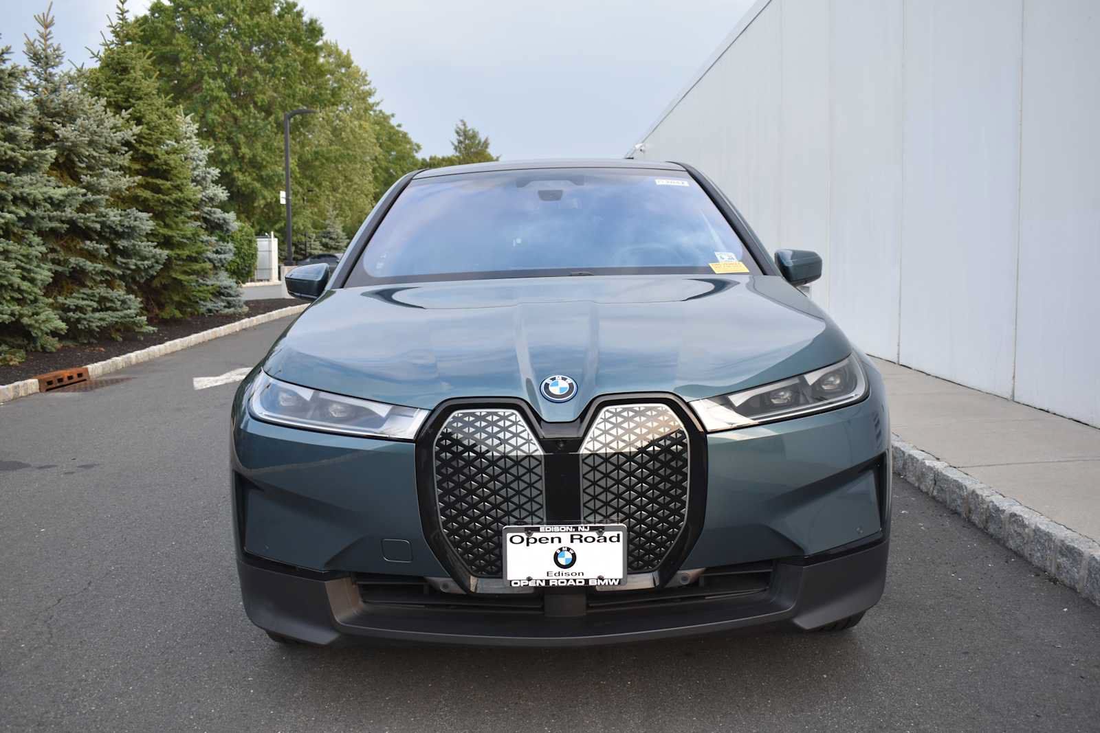 Used 2024 BMW iX xDrive50 AWD/4WD image 2