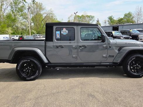 Used 2022 Jeep Gladiator Sport AWD/4WD image 8