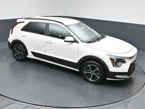 Used 2024 Kia Niro EX image 49