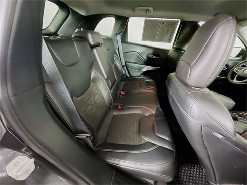 Used 2022 Jeep Cherokee Latitude w/ Trailer Tow Group image 27