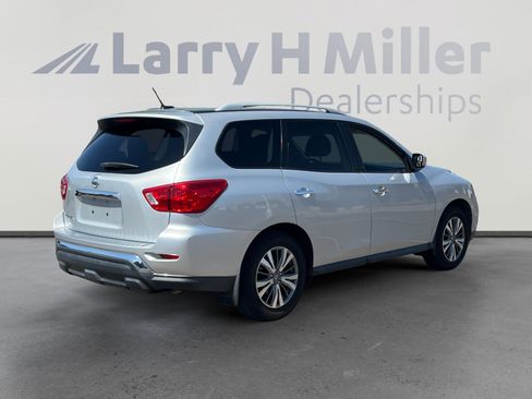 Used 2017 Nissan Pathfinder S FWD image 5