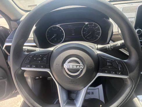 Used 2025 Nissan Altima 2.5 SV FWD image 21