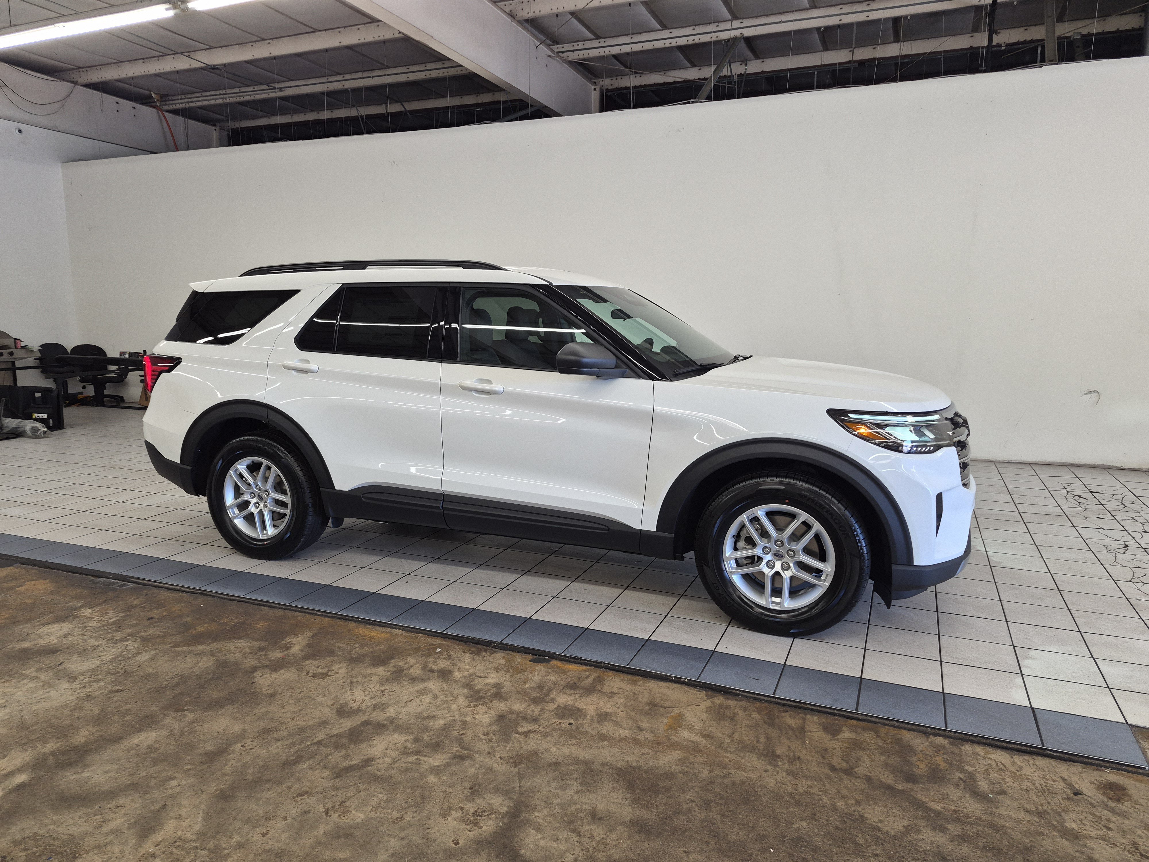 New 2027 Ford Explorer Active w/ Active Comfort Package RWD image 3
