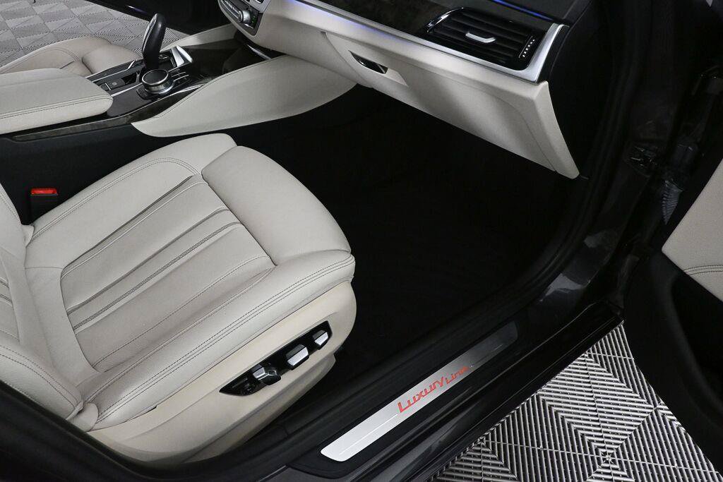 Used 2019 BMW 530i w/ Luxury Package RWD image 20