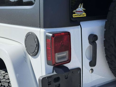 Used 2015 Jeep Wrangler Unlimited Sahara w/ Max Tow Package AWD/4WD image 8