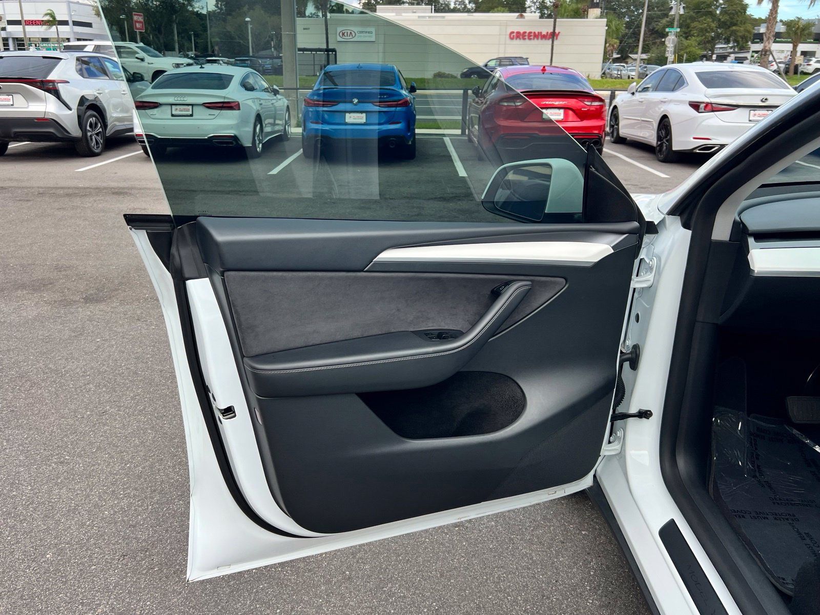 Used 2025 Tesla Model Y Long Range RWD image 30