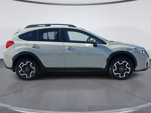Used 2017 Subaru Crosstrek 2.0i Limited image 2