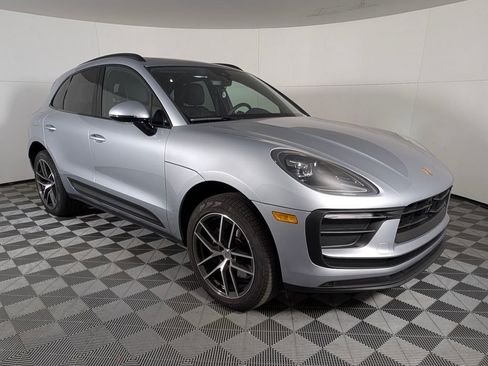 Certified 2025 Porsche Macan 2.0T image 9