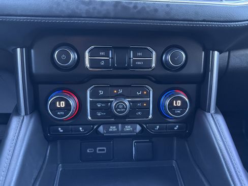 Used 2022 Chevrolet Tahoe Z71 w/ Luxury Package image 12