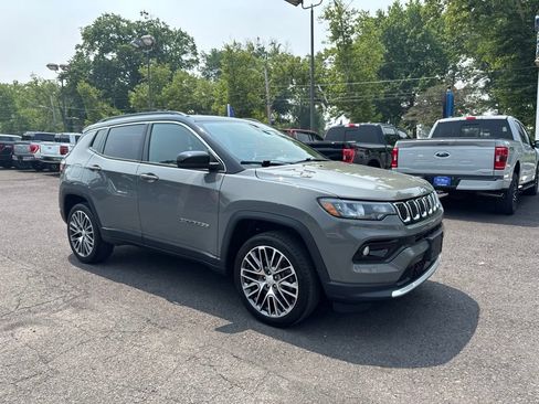 Used 2023 Jeep Compass Limited w/ Elite Group AWD/4WD image 3