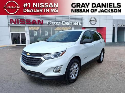 Used 2020 Chevrolet Equinox LS w/ LS Convenience Package FWD image 3