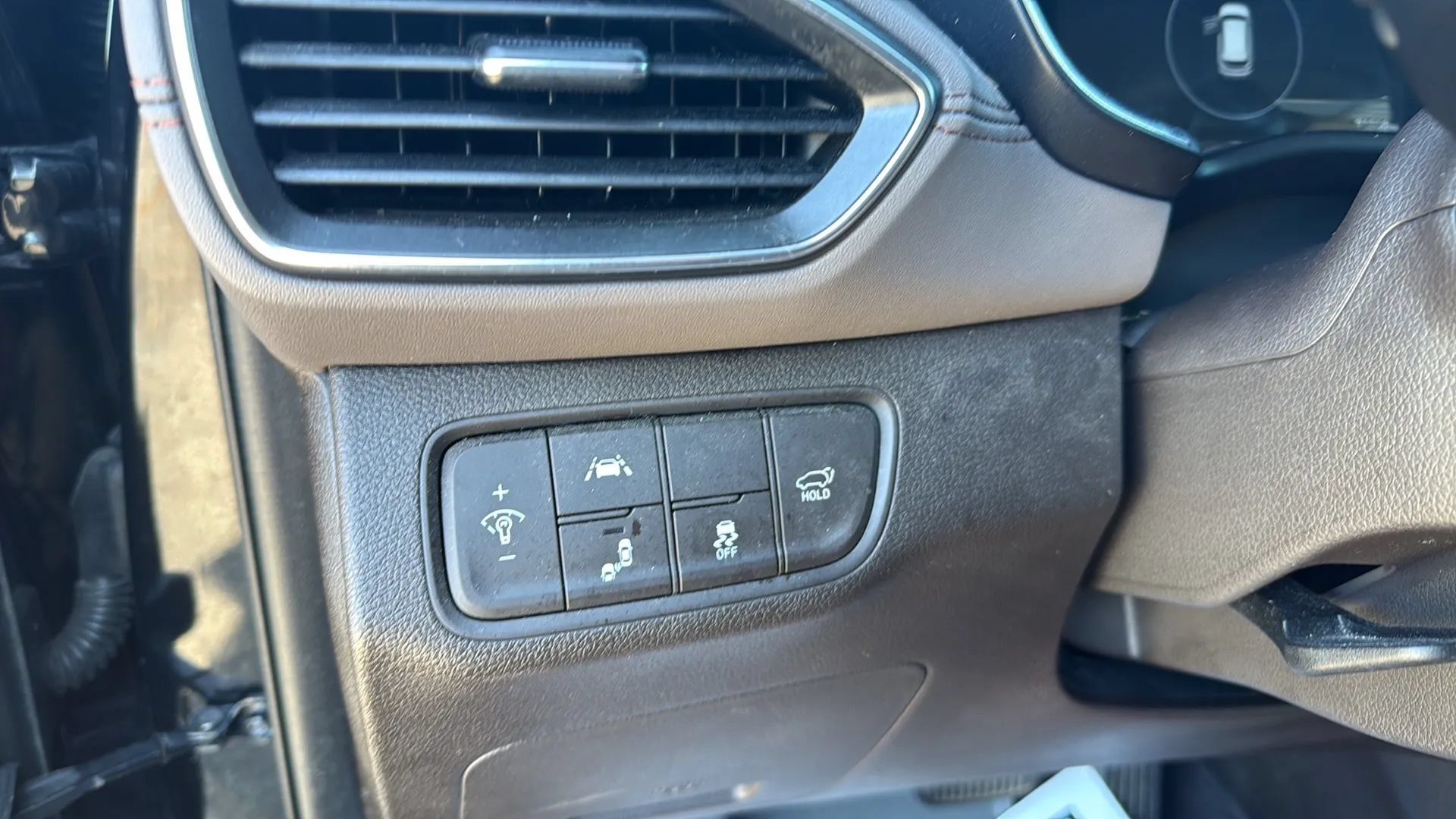 Used 2020 Hyundai Santa Fe SEL FWD image 15