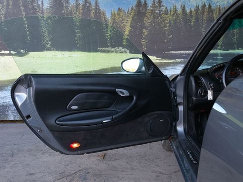 Used 2004 Porsche 911 Carrera 4 image 10