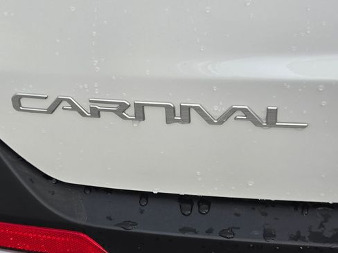 New 2026 Kia Carnival EX image 36