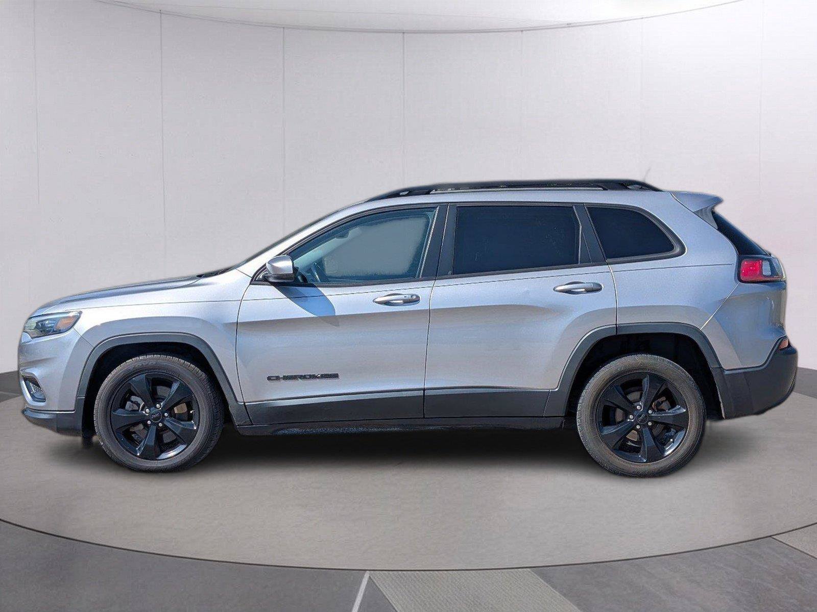 Used 2021 Jeep Cherokee Latitude Plus FWD image 2