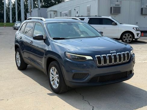 Used 2020 Jeep Cherokee Latitude w/ Cold Weather Group AWD/4WD image 4