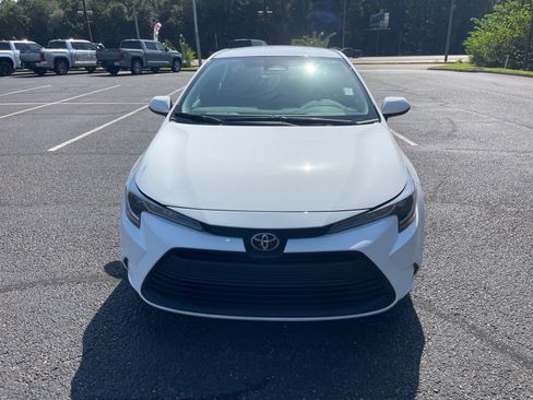 Used 2026 Toyota Corolla LE FWD image 2