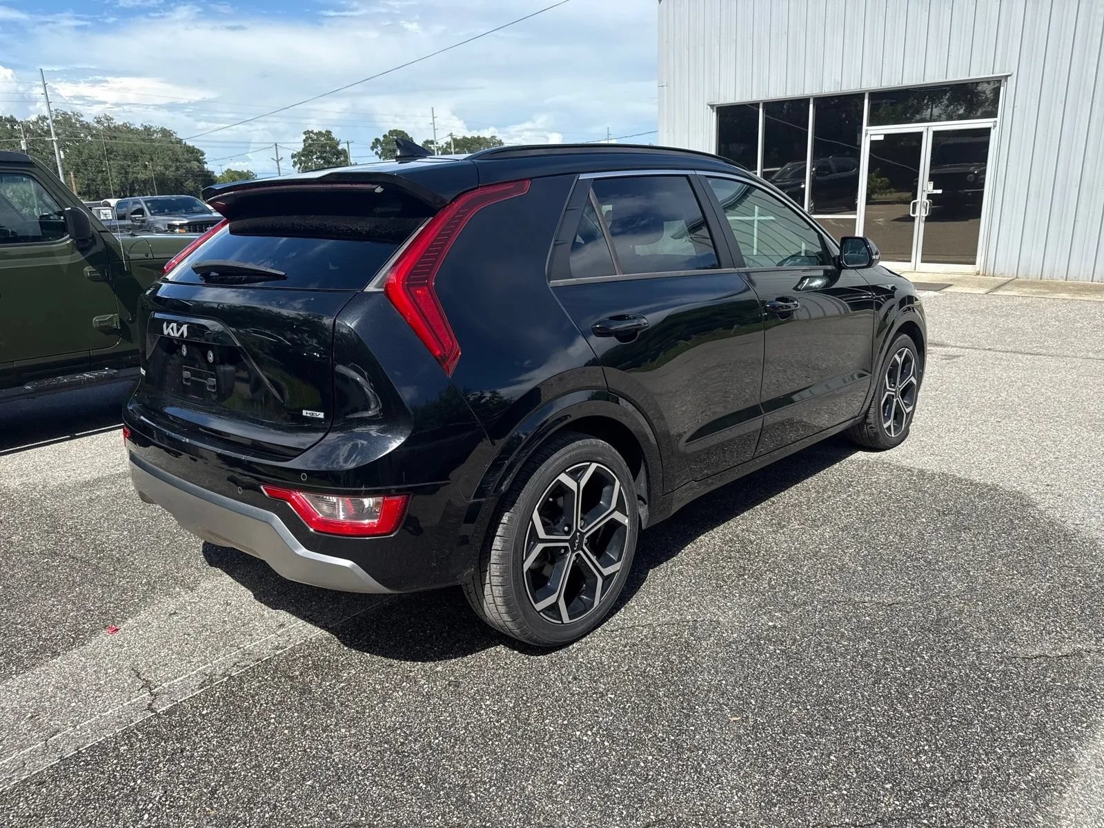 Used 2023 Kia Niro EX Touring FWD image 7