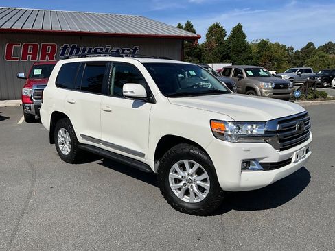 Used 2016 Toyota Land Cruiser image 2