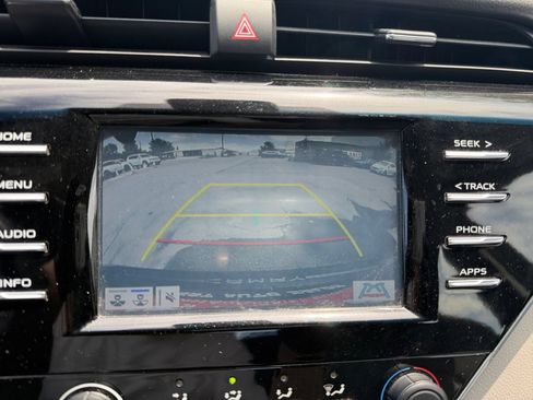 Used 2018 Toyota Camry LE w/ Convenience Package FWD image 19
