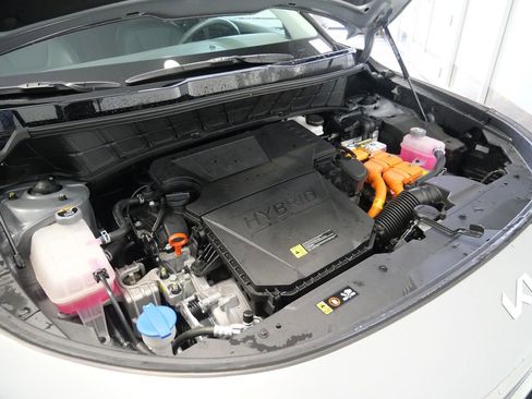 Used 2023 Kia Niro SX Touring image 11