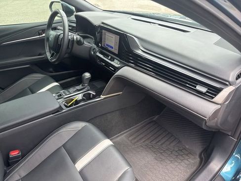 Used 2025 Toyota Camry SE FWD image 15